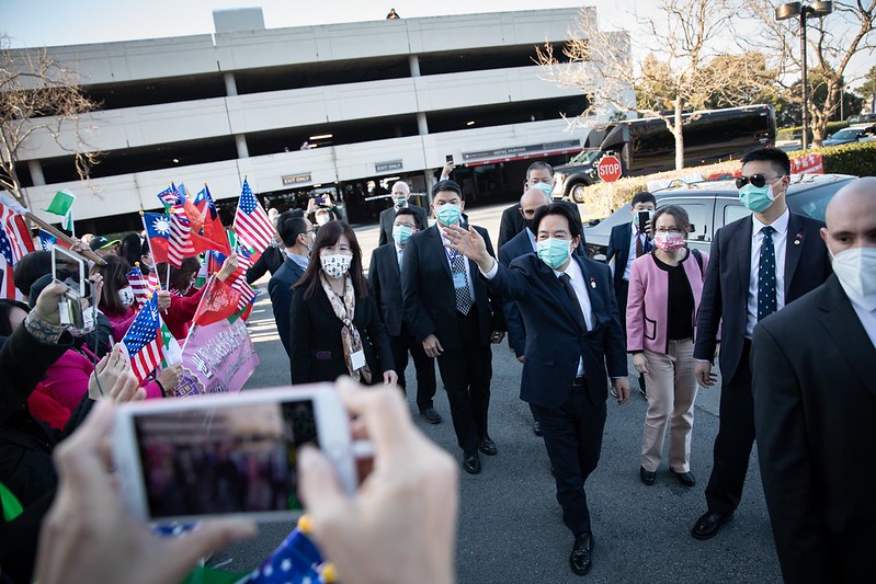 Vice President Lai Ching-te and his delegation receive a warm reception from overseas community members.