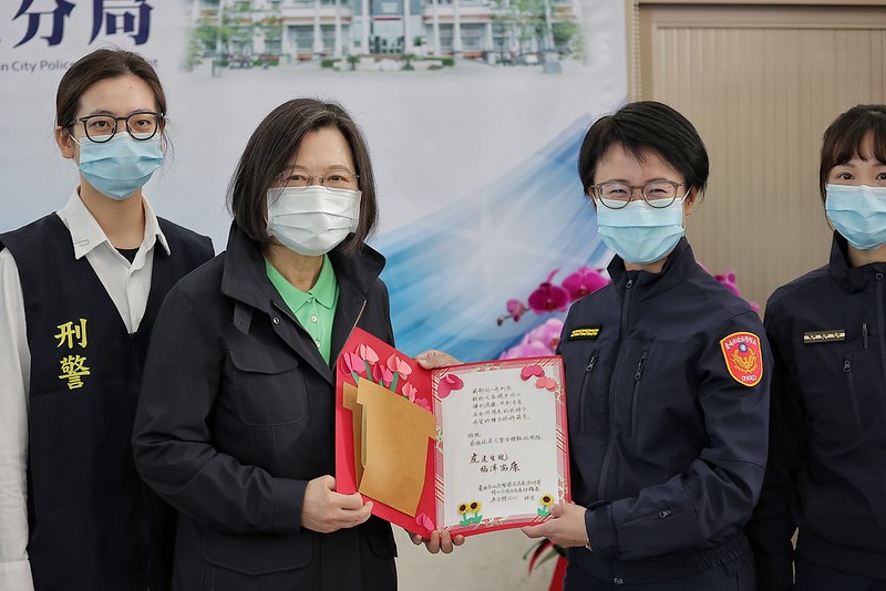 今（3）日是農曆大年初三，蔡英文總統上午前往「臺南市警察局歸仁分局」慰勉，感謝同仁連假期間執勤的辛勞與付出
