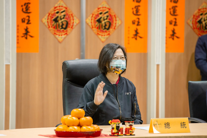 蔡英文總統今（1）日上午分別前往臺北市政府警察局中正第一分局及第二分局慰勉春節連假期間堅守崗位的警察同仁