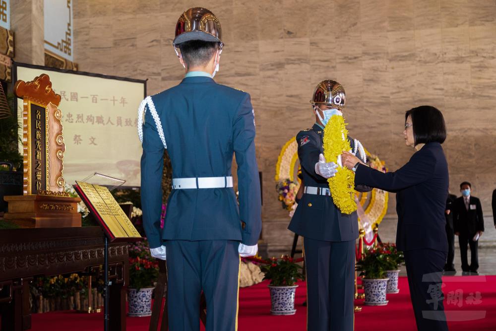 蔡總統主持110年向先祖暨忠烈殉職人員致祭典禮