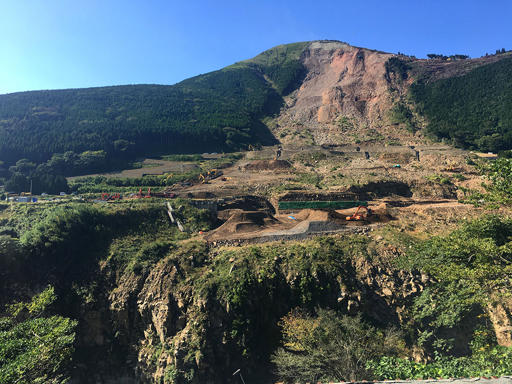 阿蘇大橋周圍大型崩塌