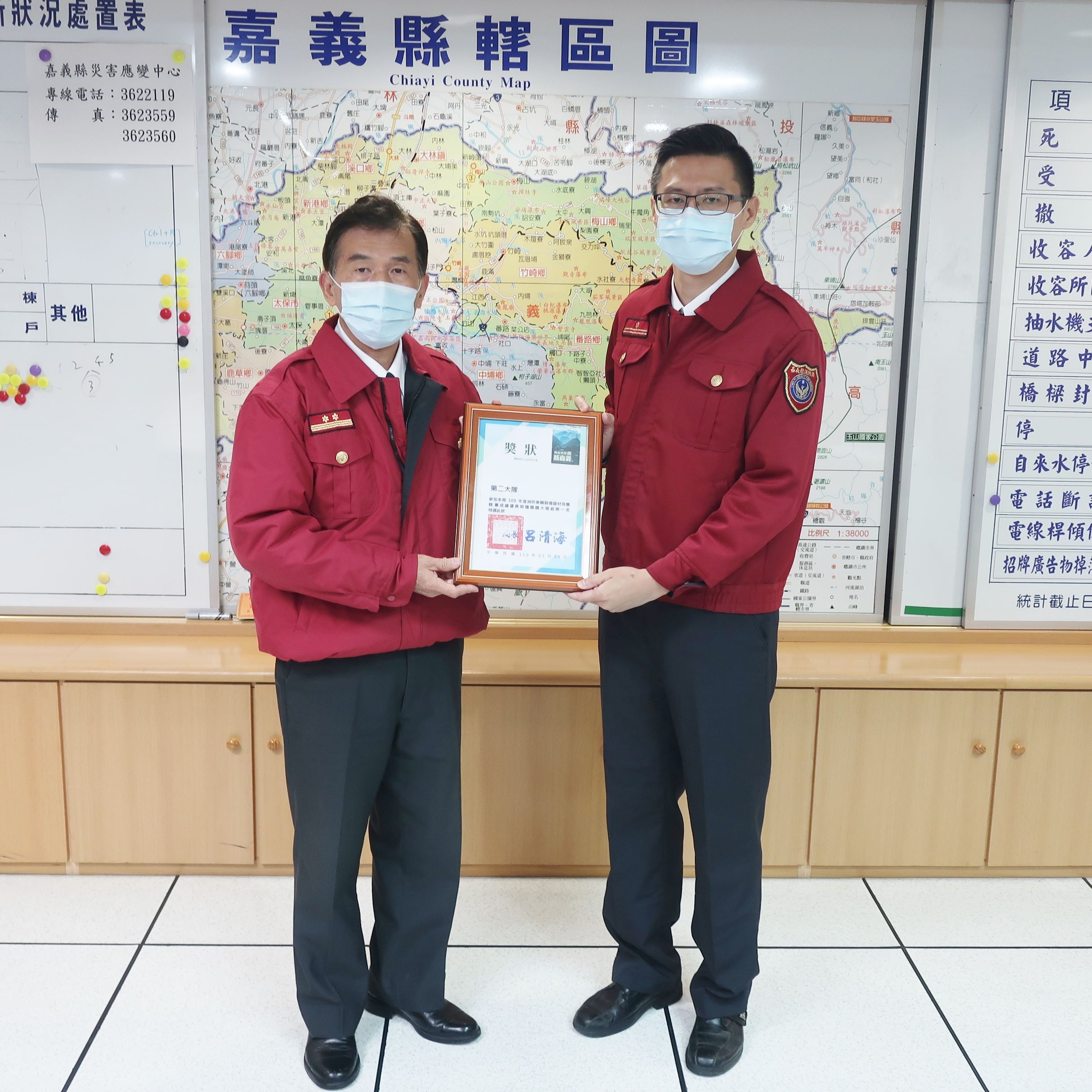 局長呂清海表揚109年度消防裝備器材保養成績優異單位暨第四季優良工作事蹟人員.