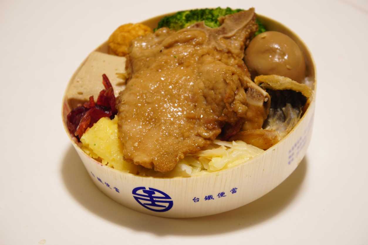 臺鐵排骨便當(圓木)