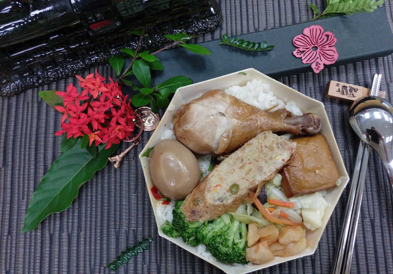 臺鐵雞腿便當(八角)