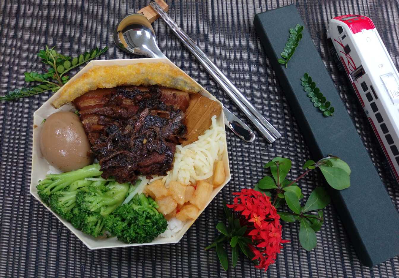 臺鐵爌肉便當(八角)