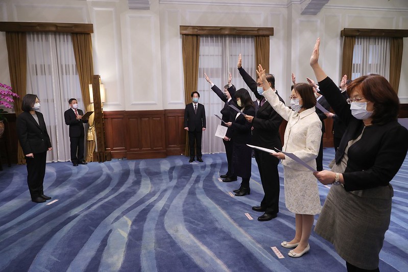 總統主持「新任行政院、考試院政務人員及駐外大使宣誓典禮」