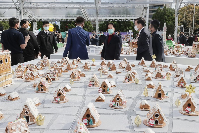 副總統參觀以臺北市街道與地標為藍圖的薑餅城