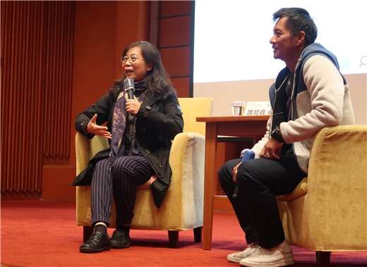 「凝影留聲--微光電影講座」邀請金馬獎紀錄片導演蕭菊貞副教授到館講演，並邀國體棒球隊邱俊文總教練與談