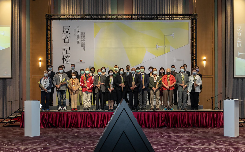 總統和現場貴賓合影
