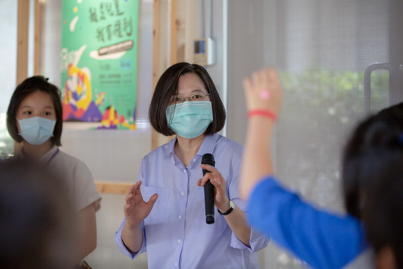 總統參觀國家人權博物館「我是兒童，我有權利」兒童權利公約頒布30週年主題特展，並與小朋友交流互動