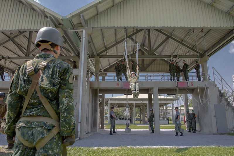 總統視導「陸軍航特部空降訓練中心」