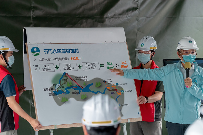 經濟部水利署長賴建信簡報「緊急抗旱水源應變計畫」