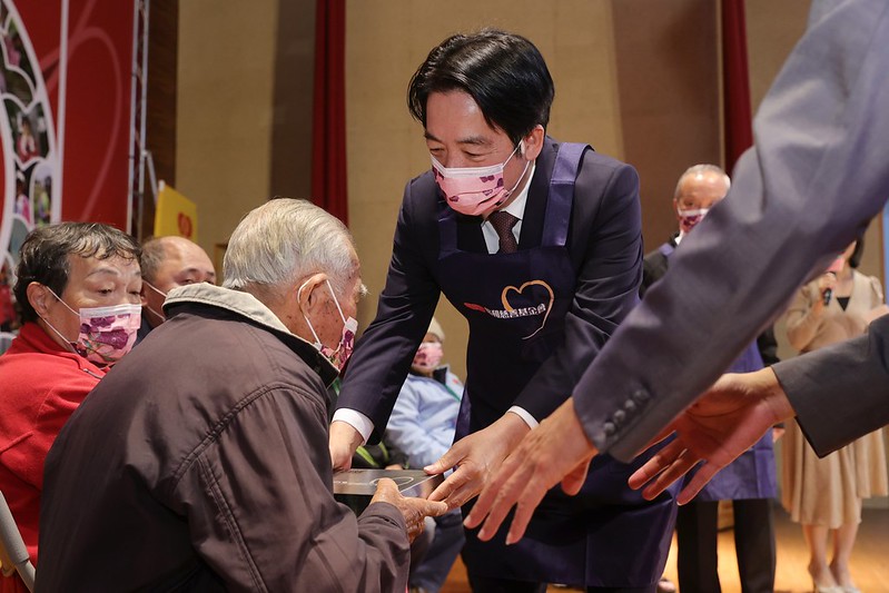賴清德副總統今（21）日上午前往苗栗出席「雙十接力．愛在疫起&mdash;協和慈善基金會20週年慶」