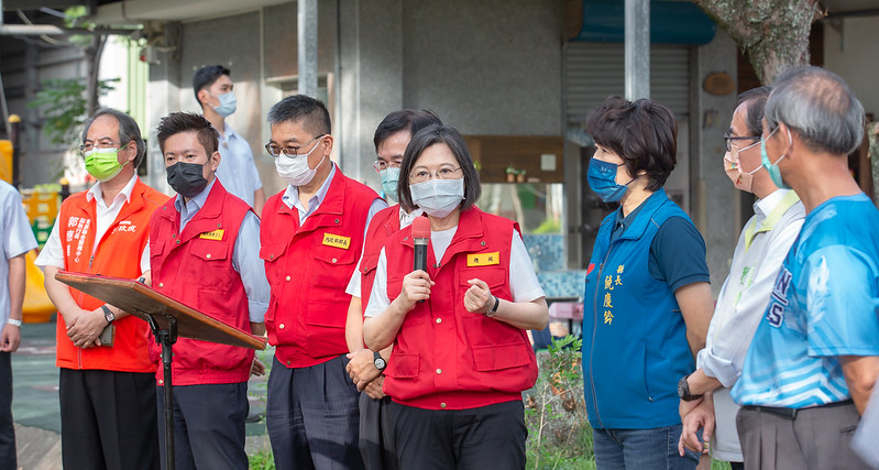 總統視察「臺東縣萬安國民小學受損情形」，並致詞