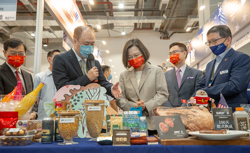 總統參觀「中美洲館及巴拉圭館」、「日本館」、「美國館」、「臺灣館」、「立陶宛館」及「史瓦帝尼館」等攤位