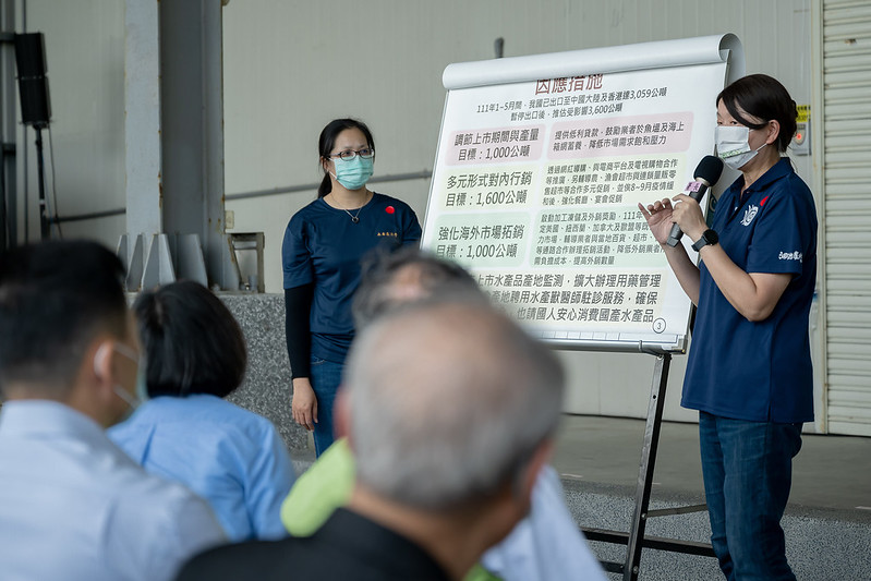 總統聽取漁業署代理署長范美玲簡報「石斑魚產業輔導政策」，瞭解農委會針對中國暫停臺灣石斑魚輸入之相關因應措施