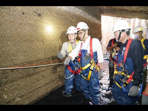 超前部署防汛作業 感謝清淤人員辛勞 陳其邁視察雨水下水道清疏情形