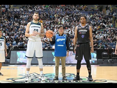 陳其邁現身高雄巨蛋 為高雄全家海神開球