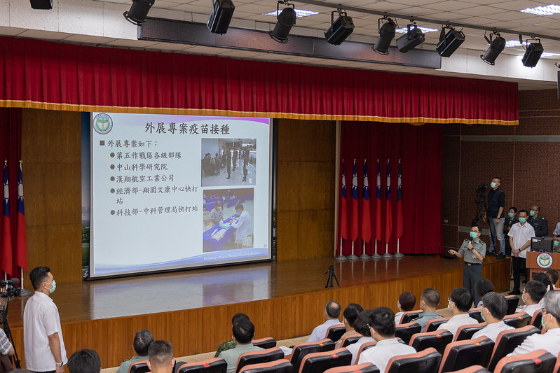 總統聽取國軍臺中總醫院院長洪恭誠簡報「國軍臺中總醫院任務報告」