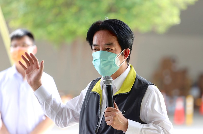 副總統訪視「臺中榮總中央公園篩檢站及給藥得來速」，並致詞