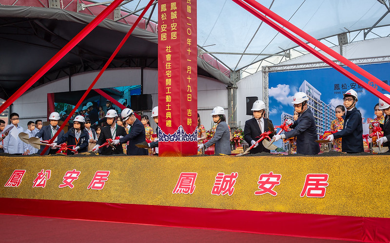 總統與現場貴賓一同進行祝禱及開工動土儀式