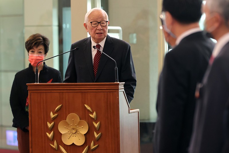 啟程前往泰國出席APEC　領袖代表張忠謀盼達成總統交付任務