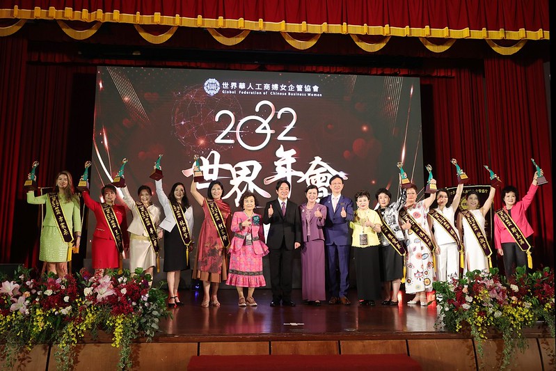 親頒華冠獎　副總統：團結合作　讓我們的下一代有一個更好的國家　也讓國際社會有一個更好的臺灣