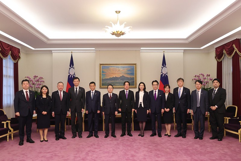 副總統與日本參議院世耕弘成參議員訪問團合影