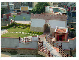 Rediscovering the Beauty of New Fongshan City by the Canal