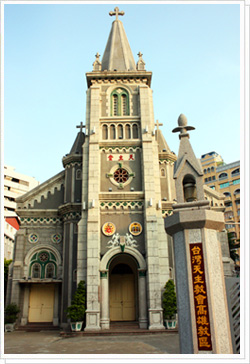 An Elegant Gothic Church – The 100-Year Old Rose Basilica 