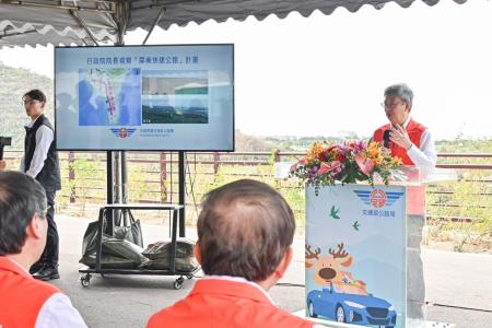 2024年4月9日行政院長陳建仁視察屏南快速公路。