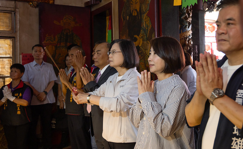 總統前往「四春三山國王廟」參香祈福