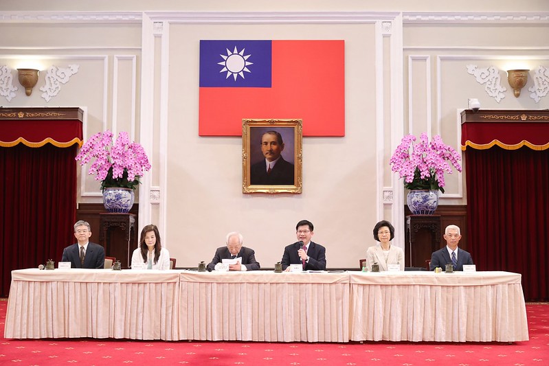 總統府秘書長林佳龍主持並介紹蔡彩貞、朱富美、陳忠五及尤伯祥等4位司法院大法官被提名人