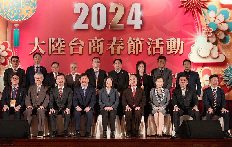 總統與出席人員合影