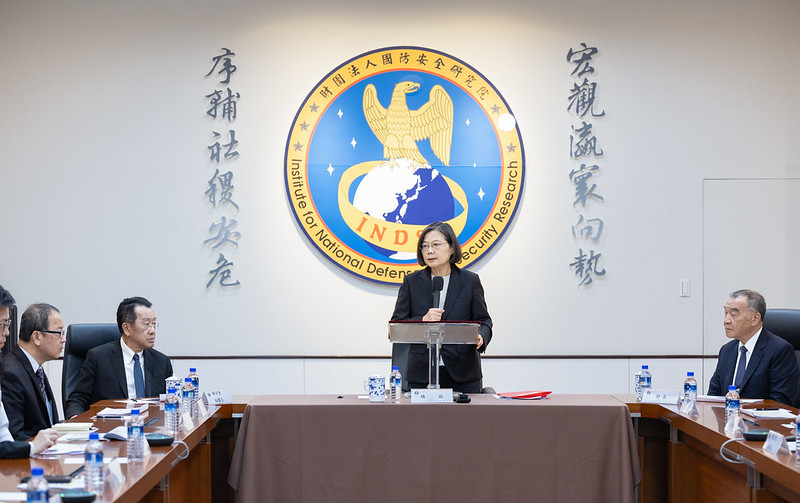 總統視導「國防安全研究院」，並致詞