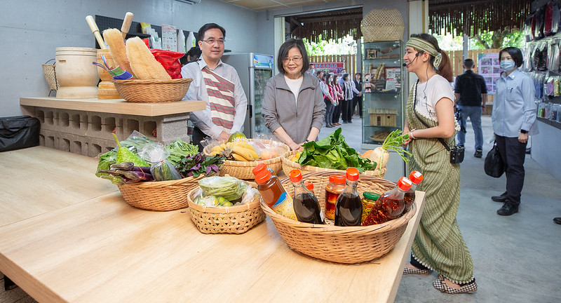 總統視察「松鶴部落產業」
