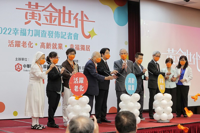 副總統與現場貴賓一同進行啟動儀式