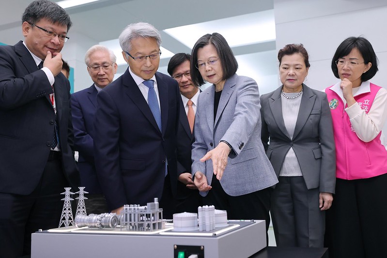 總統出席中研院及台電「去碳燃氫發電技術發布會」
