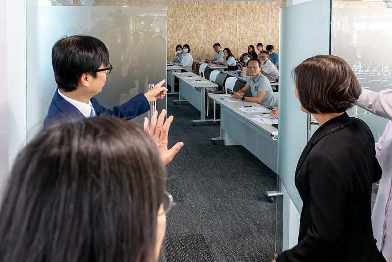 總統參觀學院的環境與設施