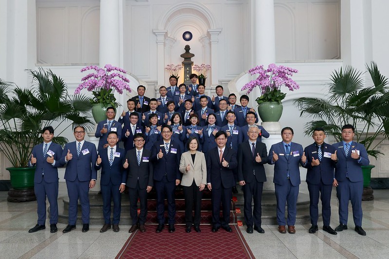 總統與「國際青年商會中華民國總會第71屆菁英幹部」合影