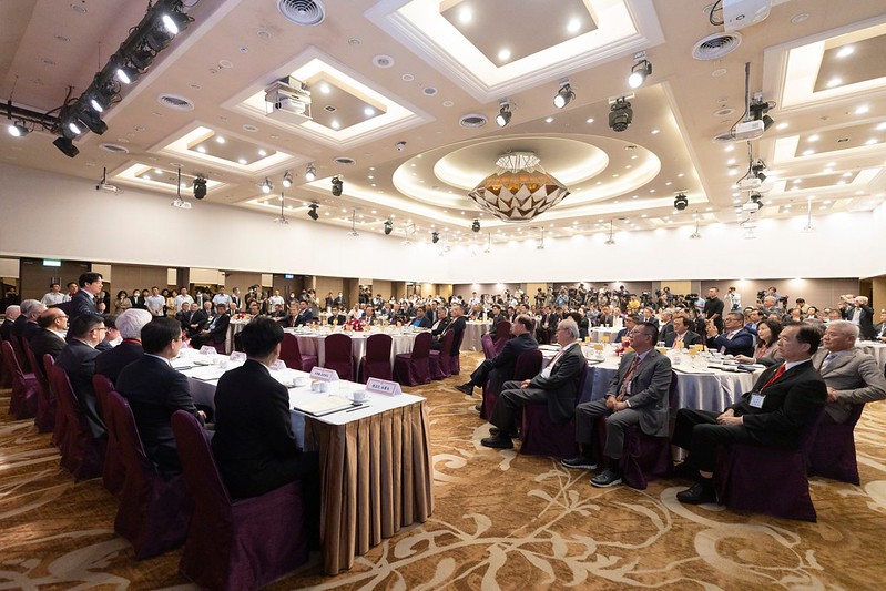 副總統出席「中華民國全國工業總會第13屆第1次理監事聯席會議」，並致詞