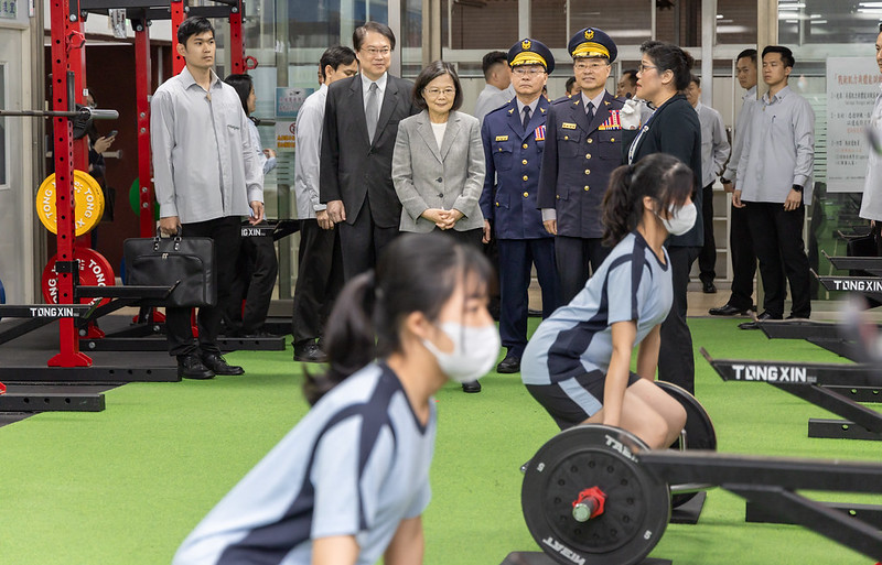 視察警察專科學校　總統：持續提供第一線警消海巡同仁完善支持　盼學員精進學術與實務技能　成為人民最信賴、最有安全感的力量