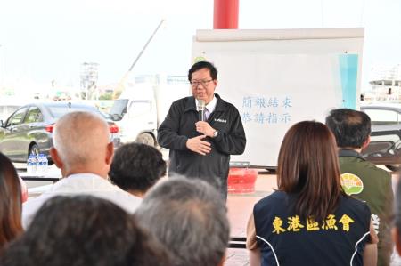 2024年5月13日_2行政院副院長鄭文燦視察東港鹽埔漁港水產加工及冷鏈物流中心S__4038911_0　共8張