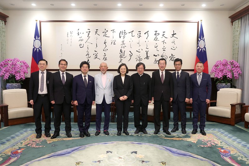 總統與「日本財團會長笹川陽平乙行」合影