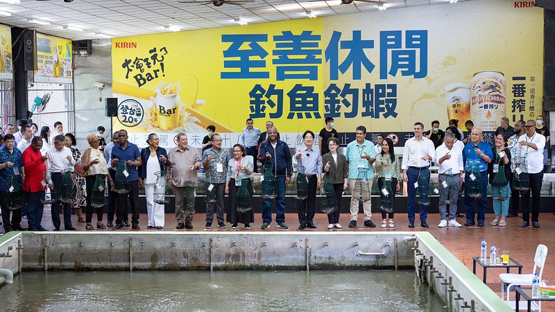 副總統與出席人員合影