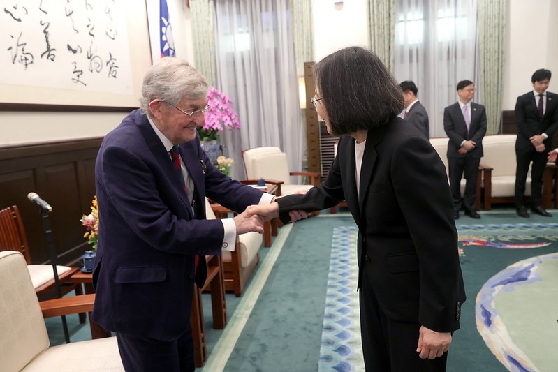 接見「台英國會小組」慶賀團　總統感謝英國加強力道支持臺灣　盼臺英關係持續向前邁進