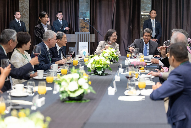 晚宴就職致賀團團長　總統致謝各國長期支持：相信新政府將在民主、自由道路上與各國自信向前　 並以堅韌、民主的臺灣立足世界