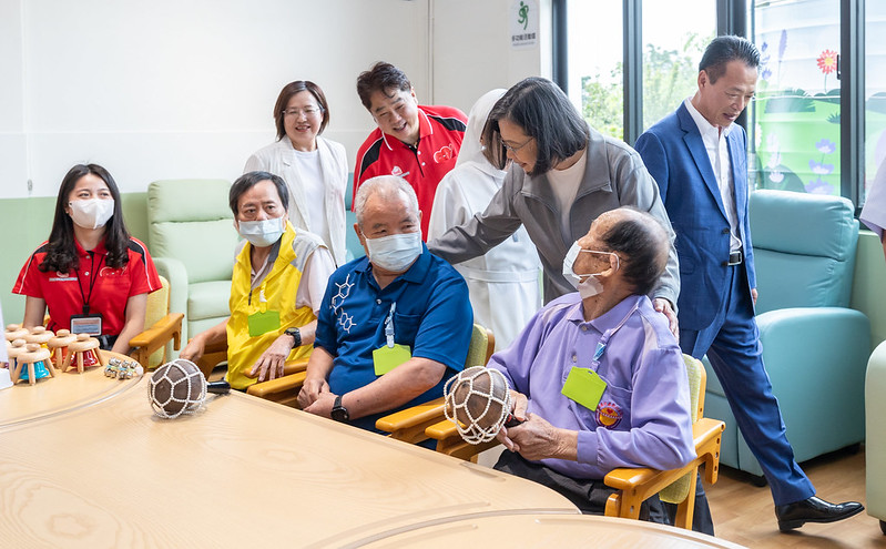 赴嘉義參香暨視導長照園區　總統感謝鄉親支持　盼共同打拚讓臺灣越來越好