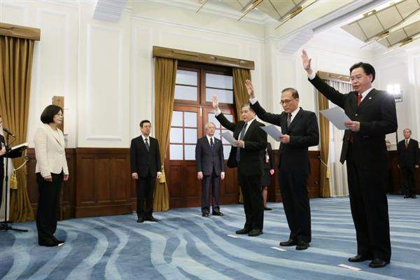 總統簽署行政院院長暨總統府、國家安全會議秘書長任命令，及主持行政院院長暨總統府、國家安全會議秘書長與行政院副院長暨行政院、考試院各部會首長