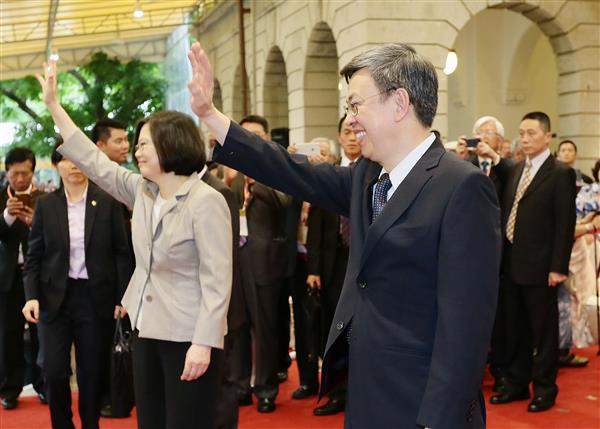 總統、副總統期勉僑胞同心協力，與政府一同努力培養年輕僑領　力行民間外交